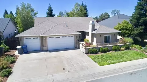 1352 Spanish Bay Dr, Redding, CA 96003 photo 1