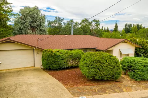 630 Overhill Dr, Redding, CA 96001 photo 1
