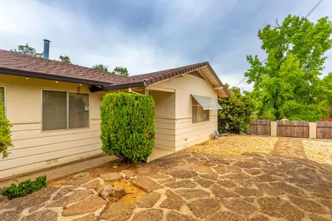 630 Overhill Dr, Redding, CA 96001 photo 5