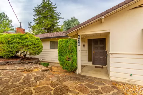 630 Overhill Dr, Redding, CA 96001 photo 4