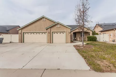 2174 Cadjew St, Redding, CA 96003 photo 1