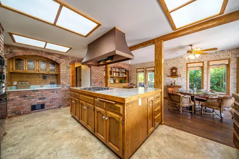 6251 Riverside Dr, Redding, CA 96001 photo 4