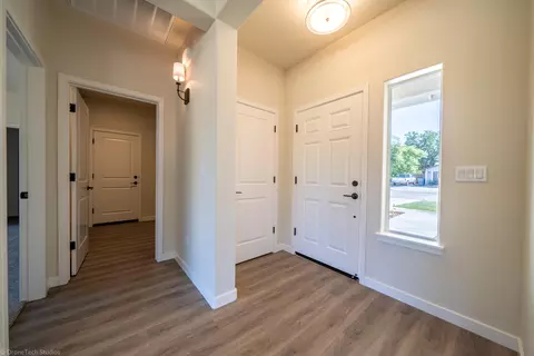 2015 Juarez Ln, Redding, CA 96003 photo 3