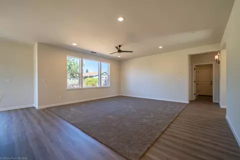 2015 Juarez Ln, Redding, CA 96003 photo 5