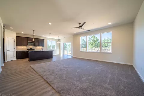 2015 Juarez Ln, Redding, CA 96003 photo 4