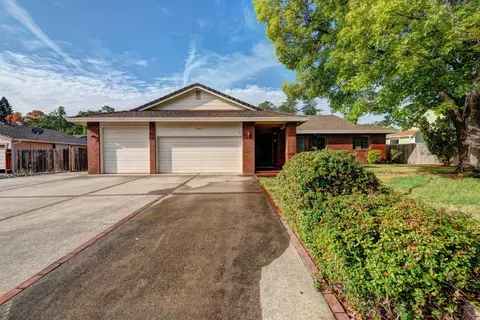 549 Country Oak Dr, Redding, CA 96003 photo 2