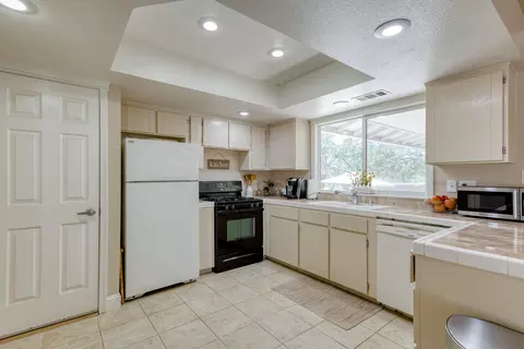 9472 Kena Ln, Redding, CA 96003 photo 8