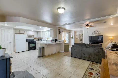 9472 Kena Ln, Redding, CA 96003 photo 4