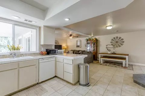 9472 Kena Ln, Redding, CA 96003 photo 9