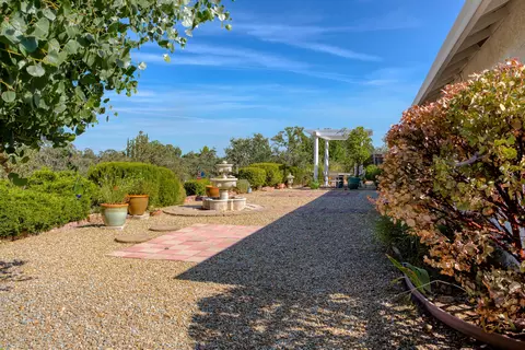4437 Autumn Mist Ln, Redding, CA 96001 photo 3