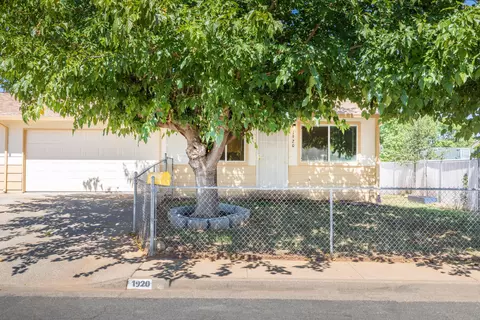 1920 Spruce Cir, Anderson, CA 96007 photo 1