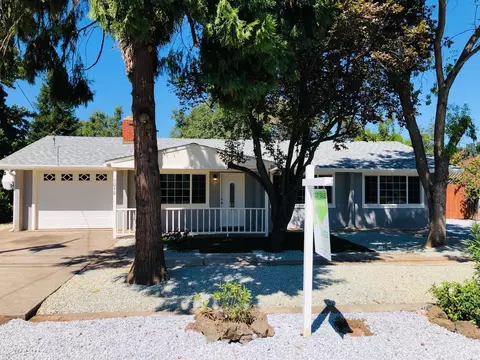 1070 De Moll Dr, Redding, CA 96002 photo 4