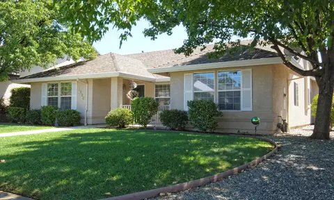 1999 Vineyard Trl, Redding, CA 96003 photo 1