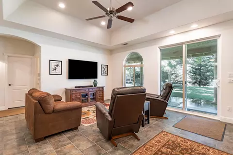20900 Elvina Way, Redding, CA 96003 photo 5