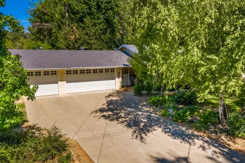 5754 Fagan Dr, Redding, CA 96001 photo 4