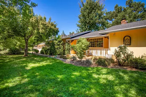 5754 Fagan Dr, Redding, CA 96001 photo 2