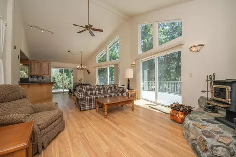 101 Hazelwood Ln, Coffee Creek, CA 96091 photo 2