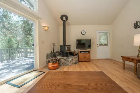 101 Hazelwood Ln, Coffee Creek, CA 96091 photo 6