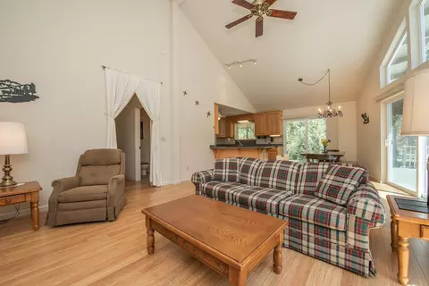 101 Hazelwood Ln, Coffee Creek, CA 96091 photo 4