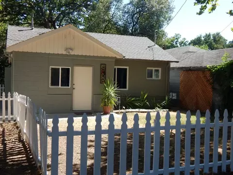 1137 Oak St, Red Bluff, CA 96080 photo 4