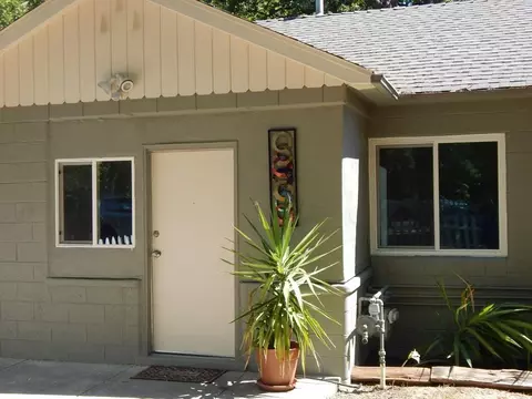 1137 Oak St, Red Bluff, CA 96080 photo 2