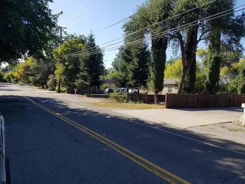 3036 Sacramento Dr, Redding, CA 96001 photo 2