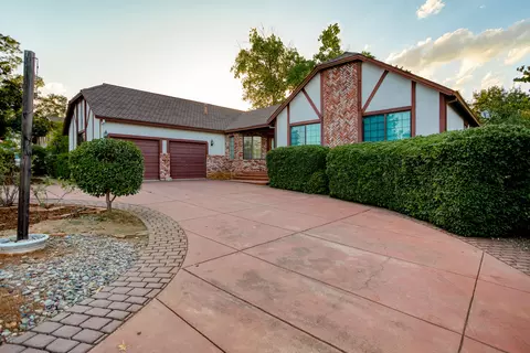 544 Royal Oaks Dr, Redding, CA 96001 photo 1
