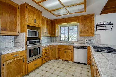544 Royal Oaks Dr, Redding, CA 96001 photo 10