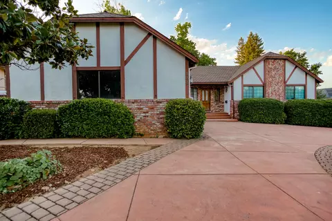 544 Royal Oaks Dr, Redding, CA 96001 photo 3