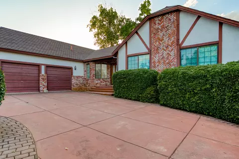 544 Royal Oaks Dr, Redding, CA 96001 photo 2