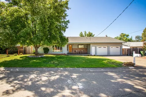 1229 Ledell Dr, Redding, CA 96002 photo 2