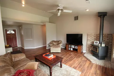 3889 Cirrus St, Redding, CA 96002 photo 4