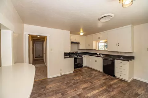 2493 Waldon St, Redding, CA 96001 photo 7