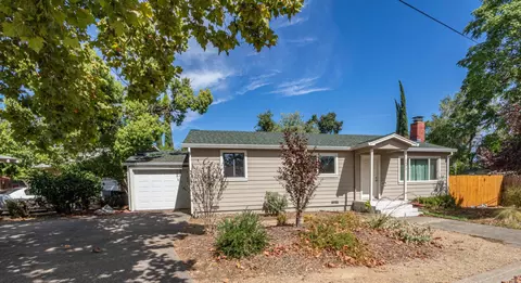 2493 Waldon St, Redding, CA 96001 photo 1