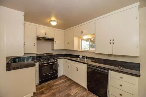 2493 Waldon St, Redding, CA 96001 photo 6