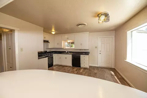 2493 Waldon St, Redding, CA 96001 photo 5