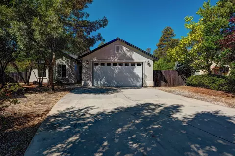 1901 Dellwood Dr, Redding, CA 96003 photo 1