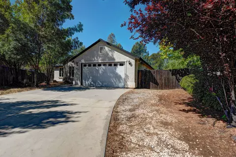 1901 Dellwood Dr, Redding, CA 96003 photo 2