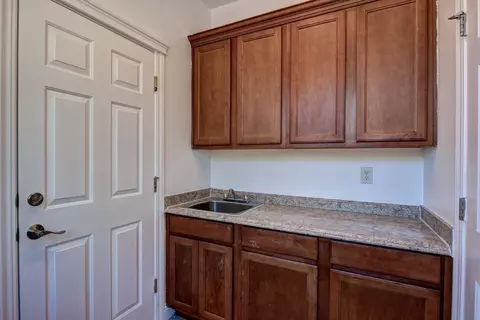 1901 Dellwood Dr, Redding, CA 96003 photo 17