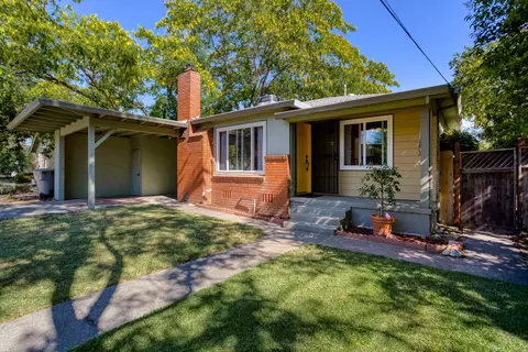 830 Locust St, Redding, CA 96001 photo 1