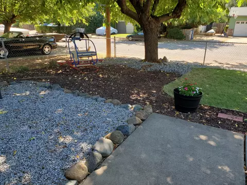2106 Martian Way, Redding, CA 96002 photo 9