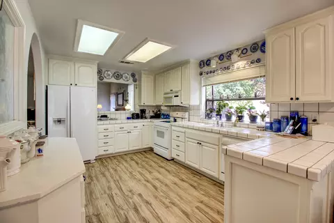 5738 Constitution Way, Redding, CA 96003 photo 9