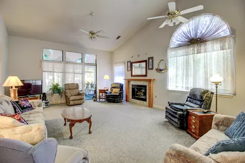 5738 Constitution Way, Redding, CA 96003 photo 2