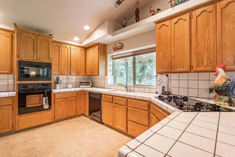 9935 Harley Leighton Rd, Redding, CA 96003 photo 14