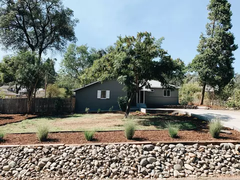 7032 White Oak Dr, Anderson, CA 96007 photo 1