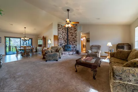 656 Collyer Dr, Redding, CA 96003 photo 4