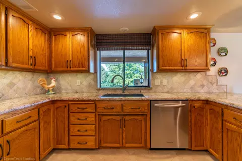 656 Collyer Dr, Redding, CA 96003 photo 11