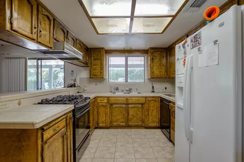 318 Kamp Way, Redding, CA 96003 photo 9