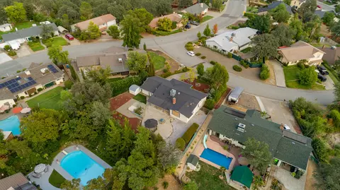 318 Kamp Way, Redding, CA 96003 photo 42