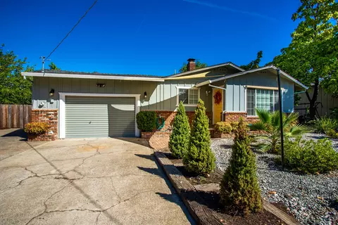 1270 Oakdale Ln, Redding, CA 96002 photo 2